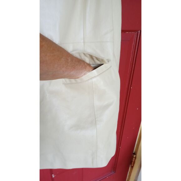 White - Picture 9 of 11